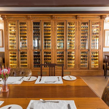 โรงแรมดรอสท์ดี กราฟฟ์-เรเน็ต ภายนอก รูปภาพ Wine rack at the restaurant