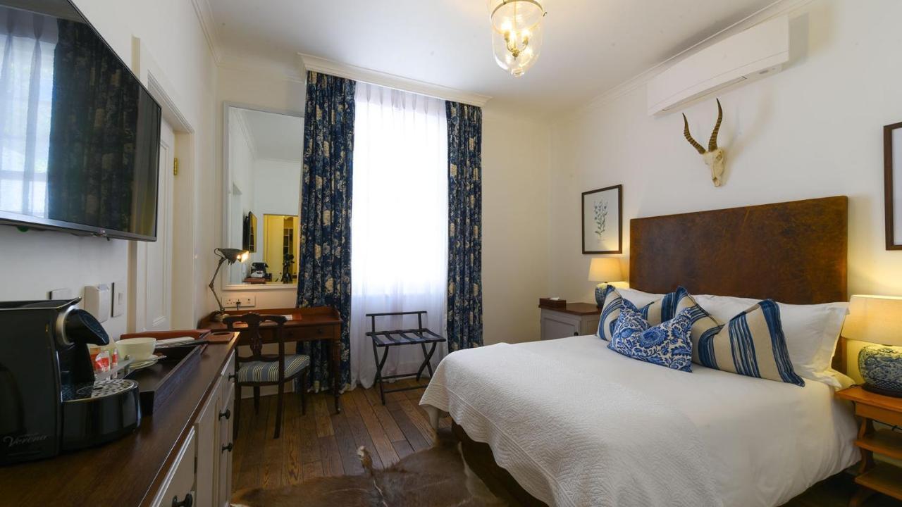 โรงแรมดรอสท์ดี กราฟฟ์-เรเน็ต ภายนอก รูปภาพ A room at the hotel