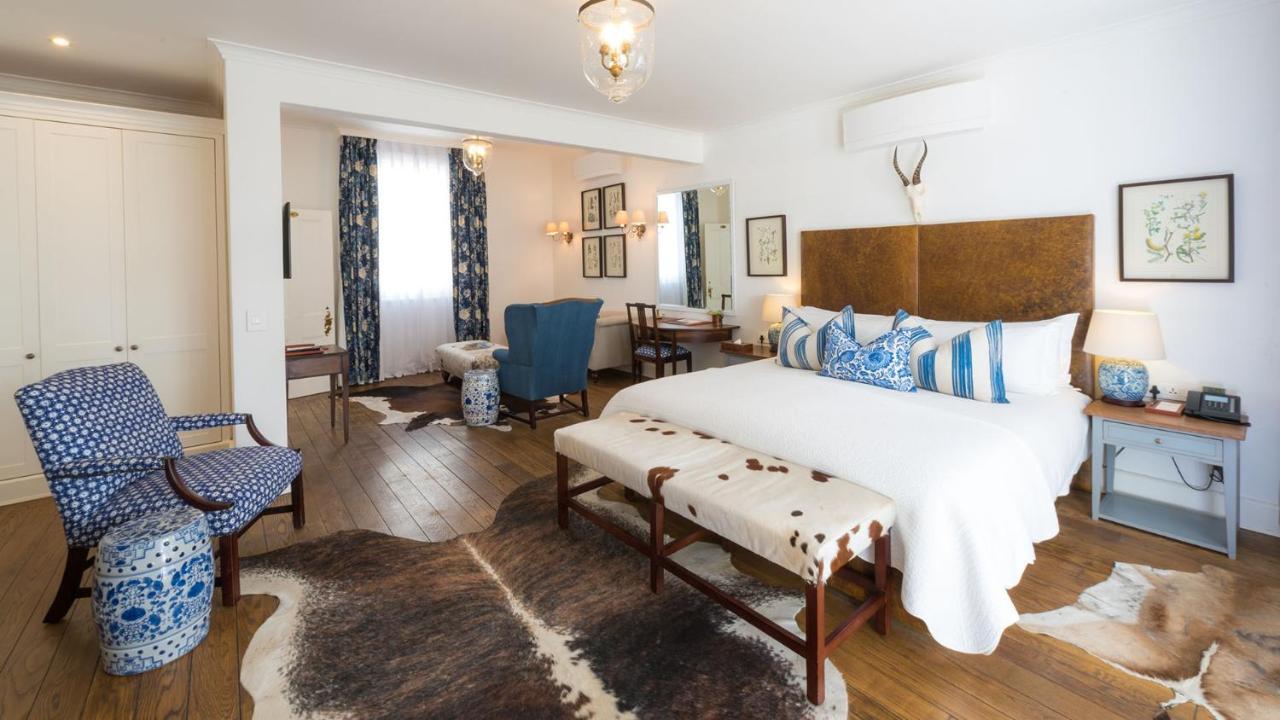 โรงแรมดรอสท์ดี กราฟฟ์-เรเน็ต ภายนอก รูปภาพ A bedroom at the Cape Heritage