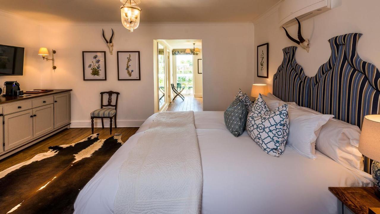โรงแรมดรอสท์ดี กราฟฟ์-เรเน็ต ภายนอก รูปภาพ A bedroom at the Oyster Box
