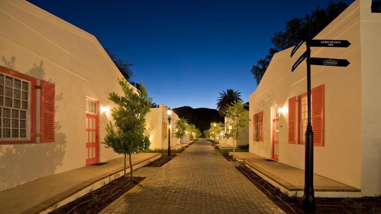โรงแรมดรอสท์ดี กราฟฟ์-เรเน็ต ภายนอก รูปภาพ The Old Town of the resort