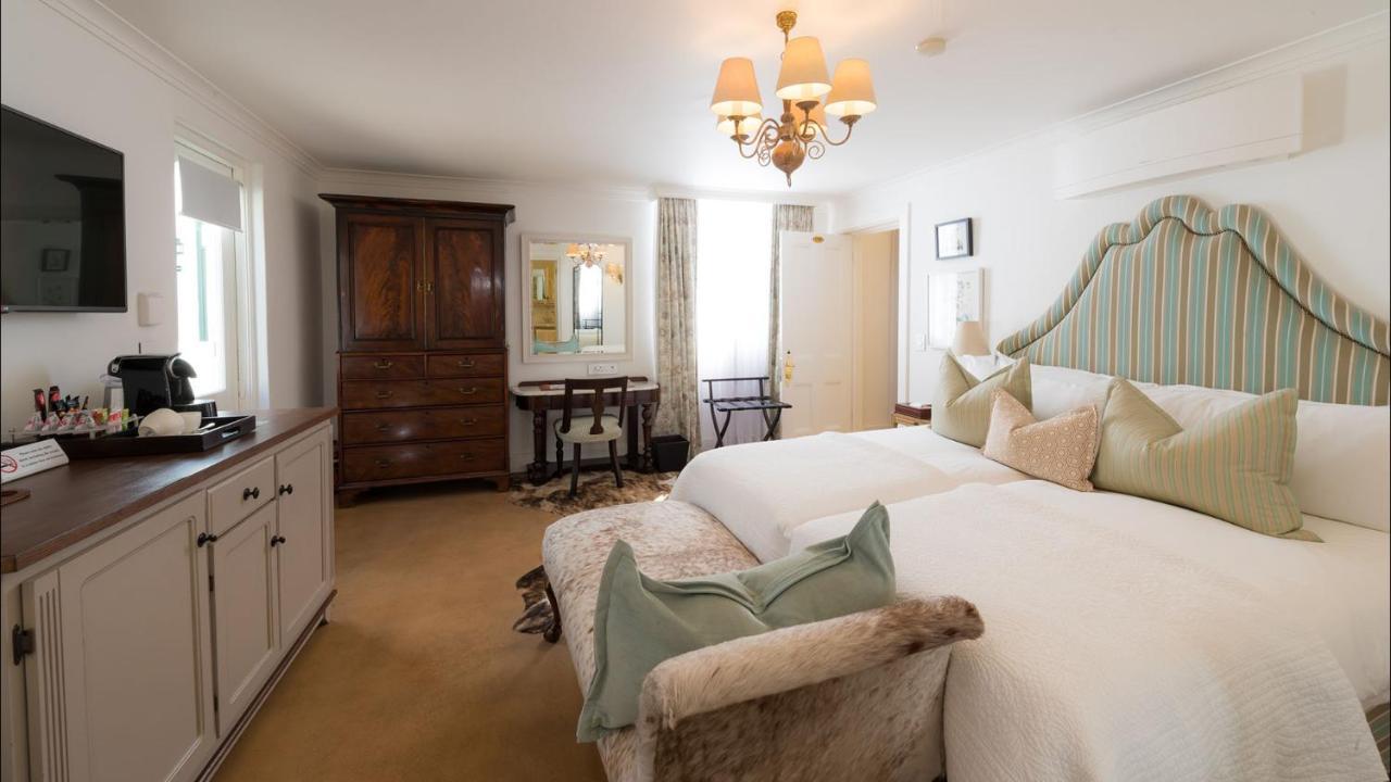 โรงแรมดรอสท์ดี กราฟฟ์-เรเน็ต ภายนอก รูปภาพ A room at the hotel