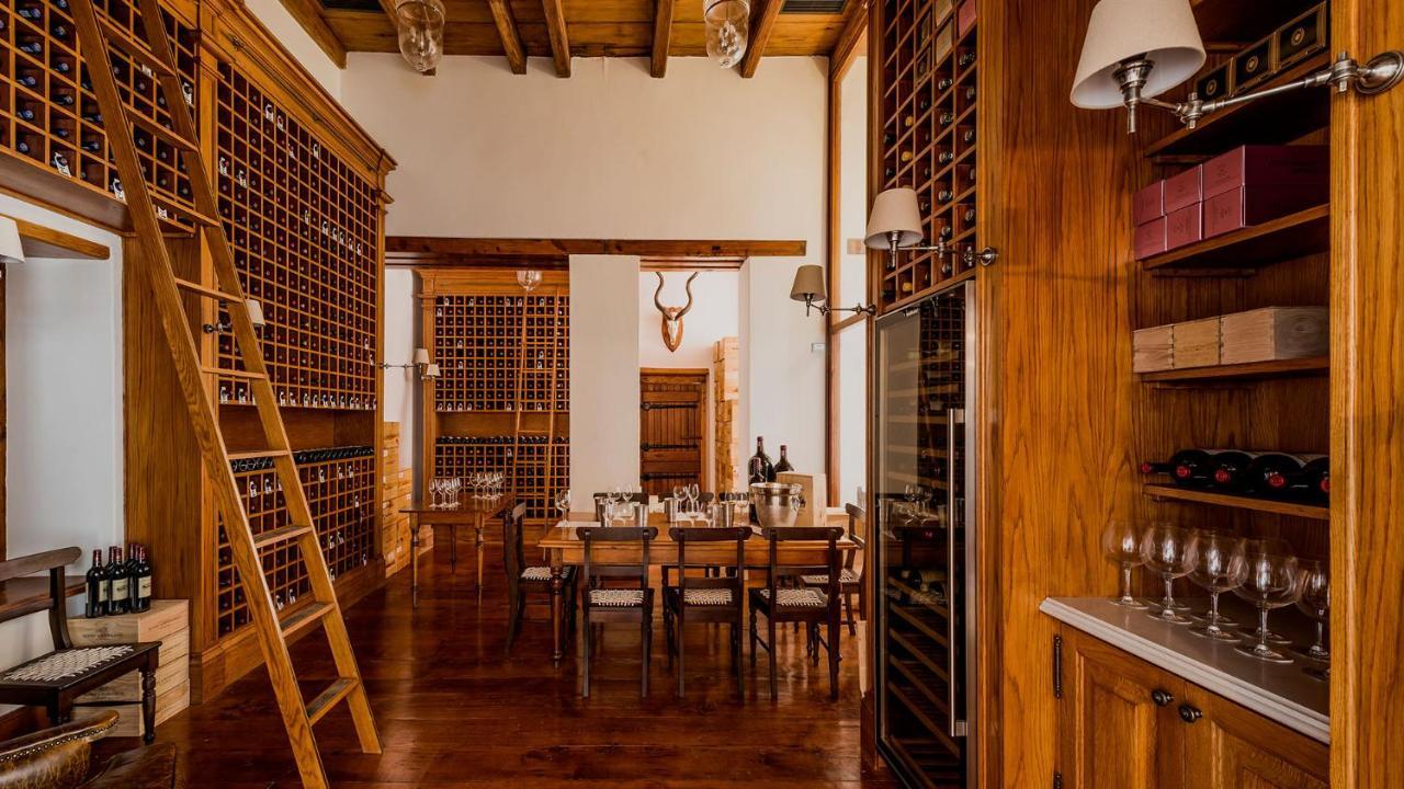 โรงแรมดรอสท์ดี กราฟฟ์-เรเน็ต ภายนอก รูปภาพ Wine cellar