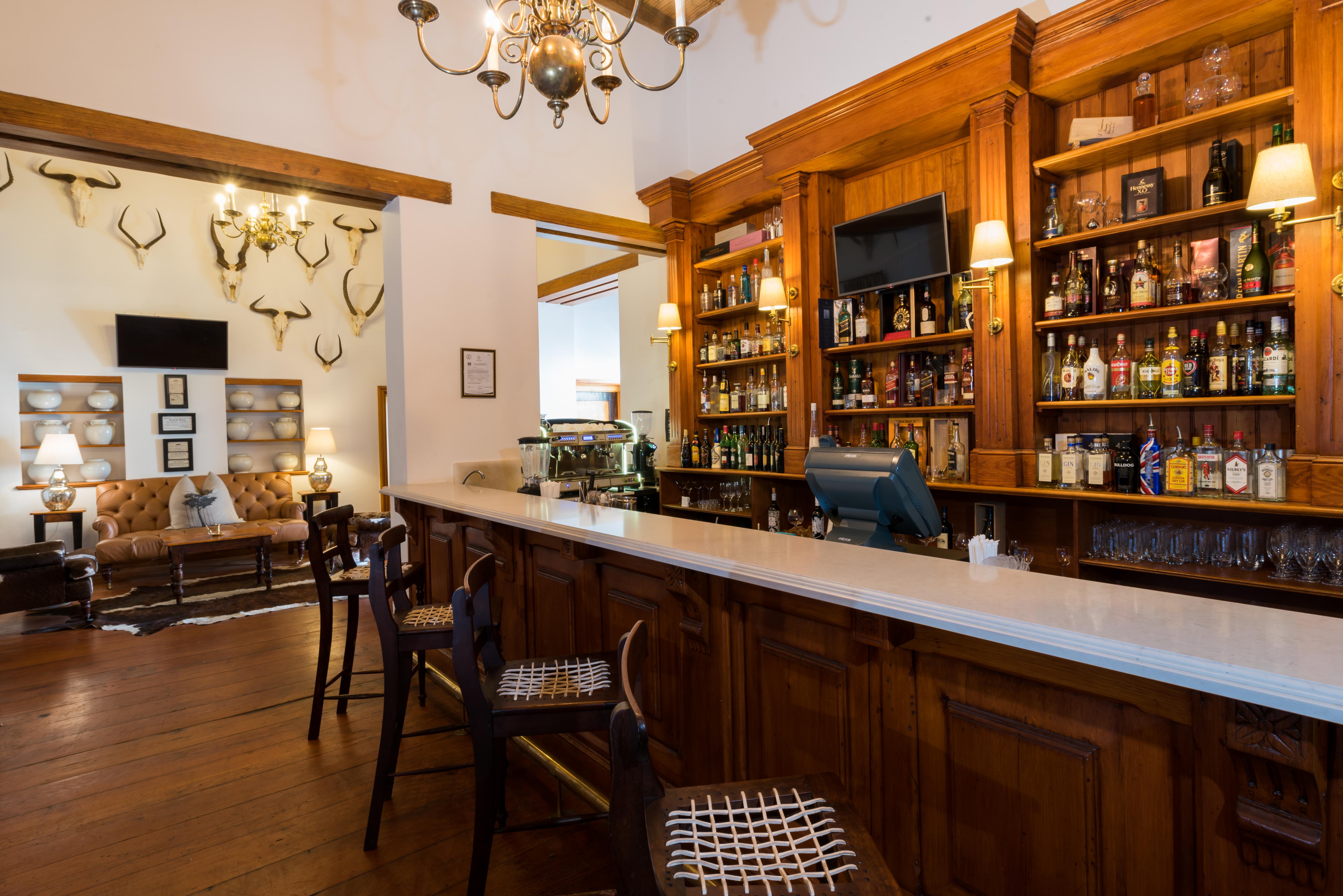 โรงแรมดรอสท์ดี กราฟฟ์-เรเน็ต ภายนอก รูปภาพ The bar at the hotel