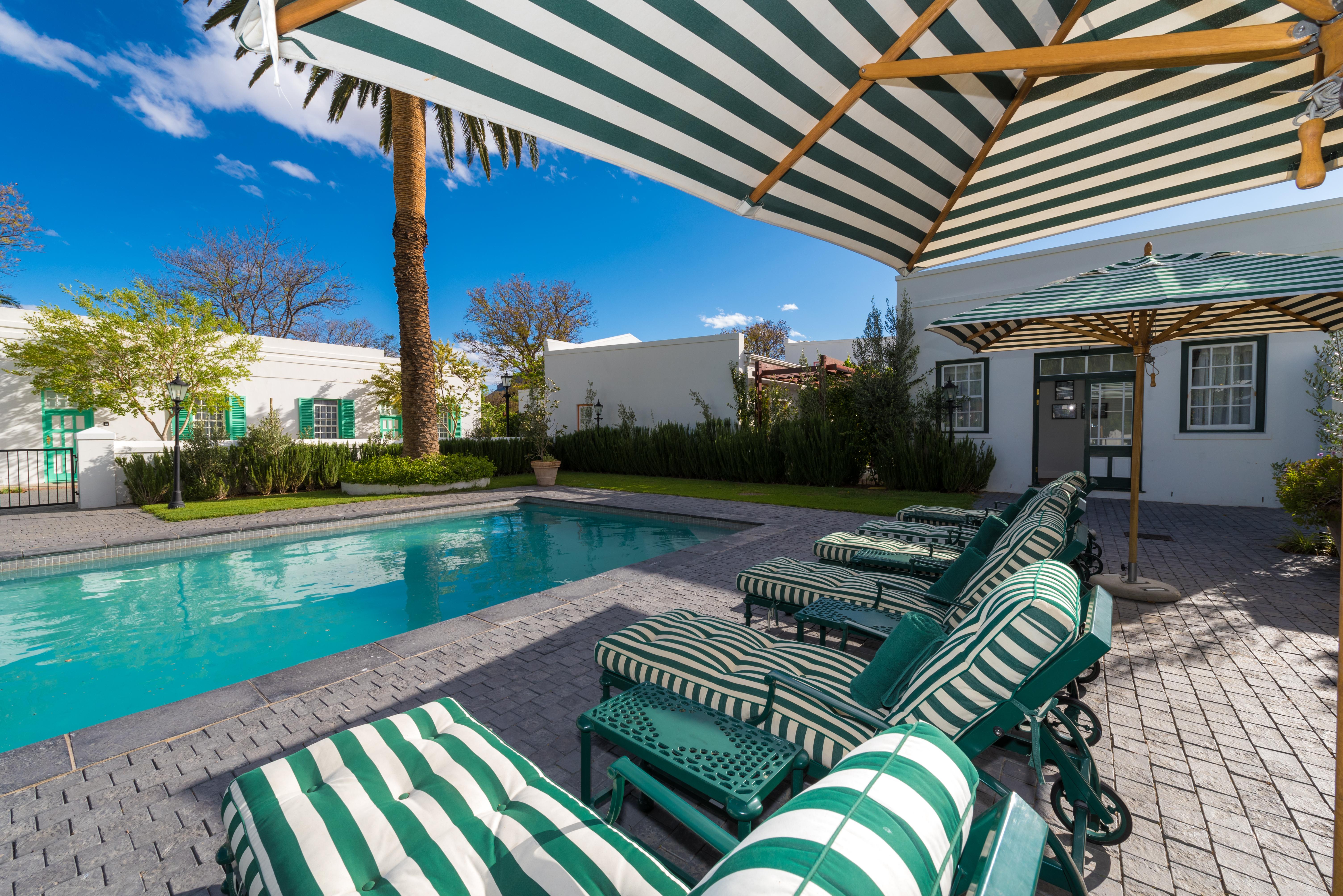 โรงแรมดรอสท์ดี กราฟฟ์-เรเน็ต ภายนอก รูปภาพ The pool at the Ace Hotel in Palm Springs
